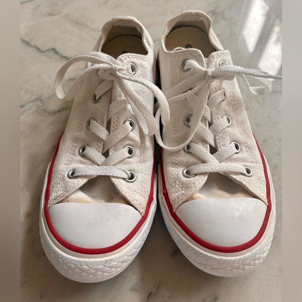 Chuck Taylor Converse, canvas, youth size 3, in very good condition!